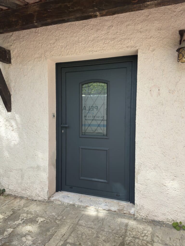 Pose d’une porte d’entrée